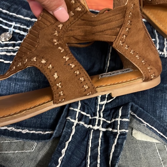 Brand new sandals with beautiful detail - Picture 4 of 4